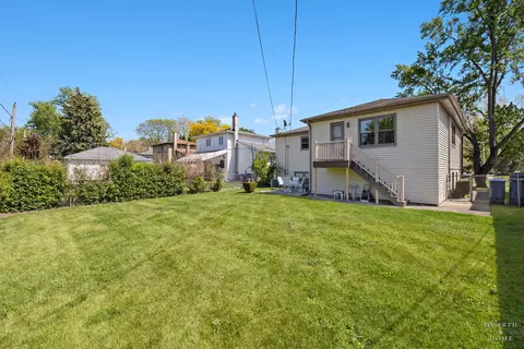 Exterior - 632 Polynesian Dr, Des Plaines, IL 60016 photo 4 of 4