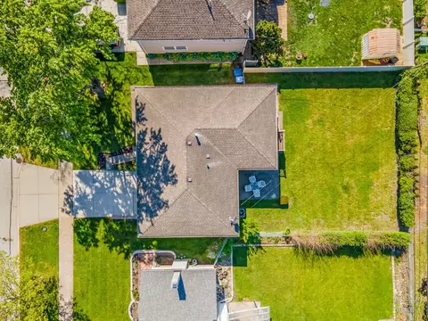 View/Area - 632 Polynesian Dr, Des Plaines, IL 60016 photo 2 of 5