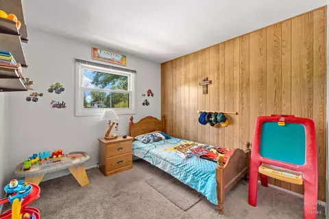 Bedroom - 632 Polynesian Dr, Des Plaines, IL 60016 photo 3 of 3