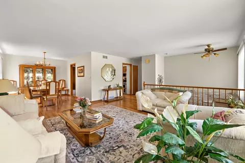 Living - 632 Polynesian Dr, Des Plaines, IL 60016 photo 1 of 5