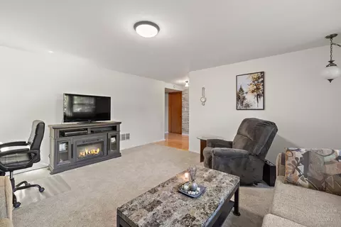Living - 632 Polynesian Dr, Des Plaines, IL 60016 photo 5 of 5