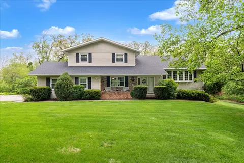 800 Oak Ln, Muscatine, IA 52761