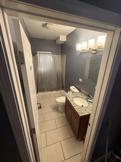 Bath - 8134 S Vernon Ave, Chicago, IL 60619 photo 2 of 3