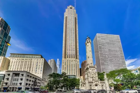 800 N Michigan Ave #4801, Chicago, IL 60611