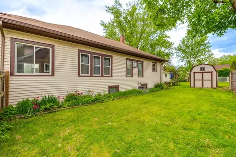 Exterior - 1027 St John St, Elgin, IL 60120 photo 6 of 8