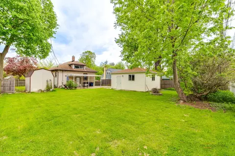 Exterior - 1027 St John St, Elgin, IL 60120 photo 8 of 8