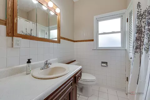 Bath - 1027 St John St, Elgin, IL 60120 photo 1 of 2
