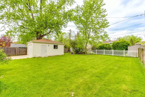 Exterior - 1027 St John St, Elgin, IL 60120 photo 7 of 8