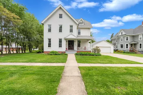 127 S Vail St, Geneseo, IL 61254