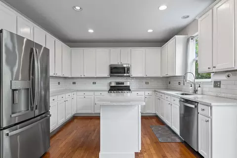 Kitchen - 2030 Lucca Ct, Elgin, IL 60123 photo 2 of 4