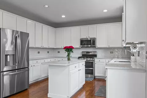 Kitchen - 2030 Lucca Ct, Elgin, IL 60123 photo 3 of 4