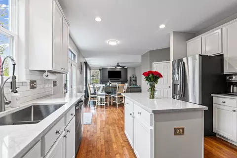 Kitchen - 2030 Lucca Ct, Elgin, IL 60123 photo 4 of 4