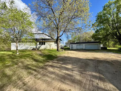 1079 Brewster Rd, Amboy, IL 61310