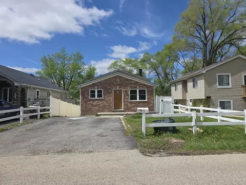306 Brierhill Dr, Round Lake Park, IL 60073