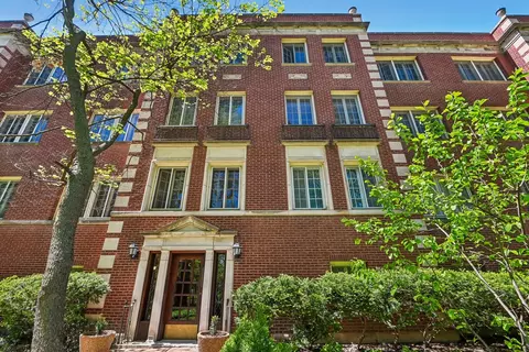 1033 Ontario St #2CN, Oak Park, IL 60302