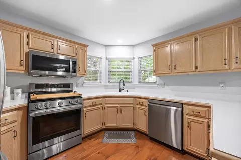 Kitchen - 2632 Switch Grass Rd, Morris, IL 60450 photo 3 of 4