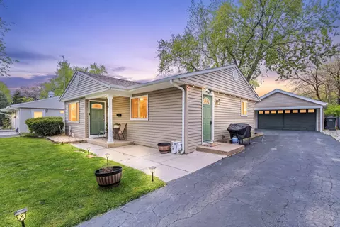 52 Sparrow Rd, Carpentersville, IL 60110