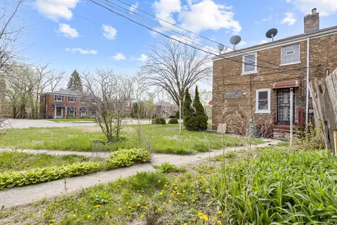 Exterior - 2556 E 97th Pl, Chicago, IL 60617 photo 5 of 7
