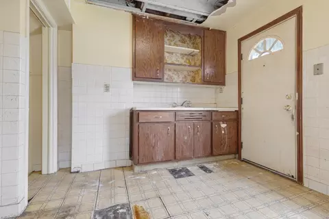 Kitchen - 2556 E 97th Pl, Chicago, IL 60617 photo 1 of 3