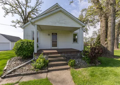 8367 Wolf Rd, Colona, IL 61241