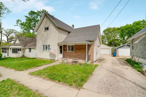 519 W 8th St, Dixon, IL 61021