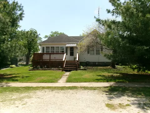 305 W Thomas St, Martinton, IL 60951
