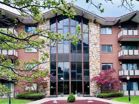 2311 183rd St #206B, Homewood, IL 60430