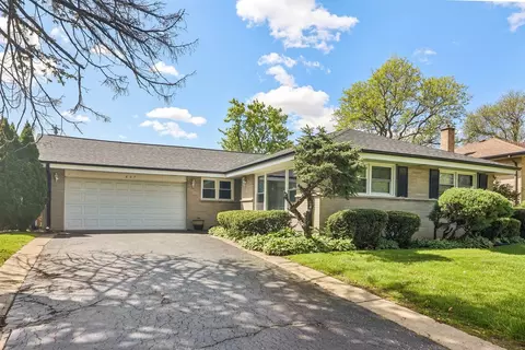 807 E Golfview Dr, Mount Prospect, IL 60056