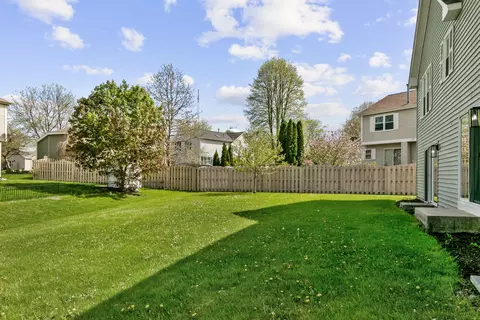 Exterior - 731 Roaring Brook Ln, Algonquin, IL 60102 photo 2 of 2