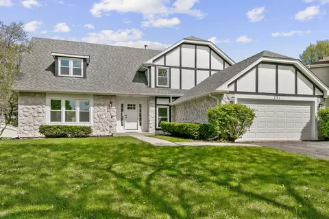 731 Roaring Brook Ln, Algonquin, IL 60102