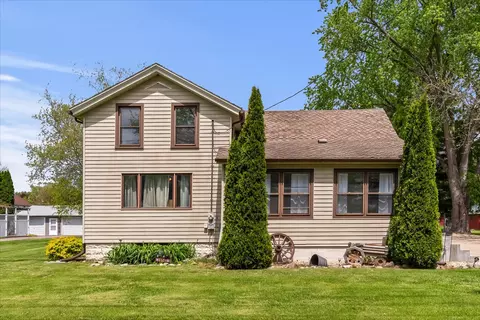 440 E Lasalle St, Somonauk, IL 60552