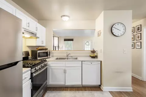 Kitchen - 4104 Rivertowne Dr, Plainfield, IL 60586 photo 2 of 3