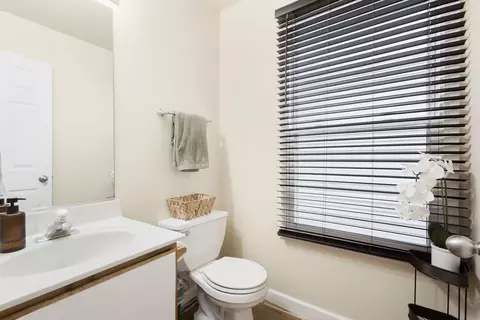Bath - 4104 Rivertowne Dr, Plainfield, IL 60586 photo 1 of 2
