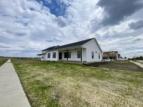 Exterior - 3914 Jade Dr, Champaign, IL 61822 photo 4 of 9