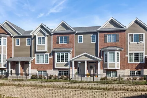 416 N Cass Ave #4, Westmont, IL 60559