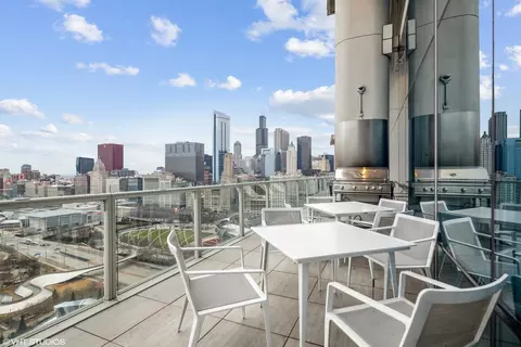 Exterior - 340 E Randolph St #2801, Chicago, IL 60601 photo 5 of 5