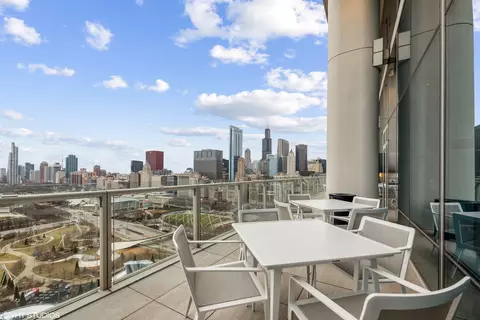 Exterior - 340 E Randolph St #2801, Chicago, IL 60601 photo 4 of 5