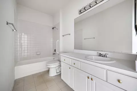Bath - 1343 Providence Cir, Elgin, IL 60120 photo 1 of 1