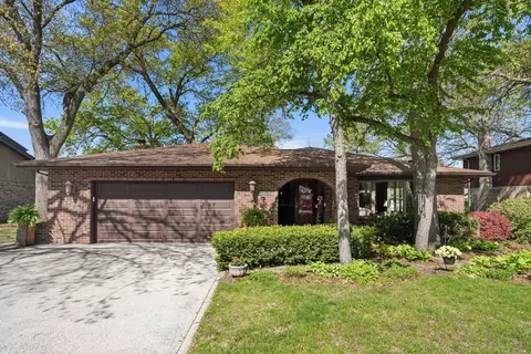 18070 Whitman Ln, Lansing, IL 60438