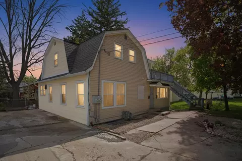 612 Oak St, Woodstock, IL 60098