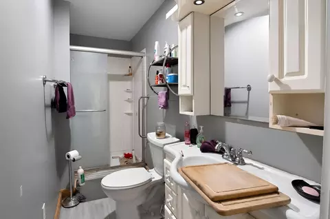 Bath - 1622 Chicago St, Dixon, IL 61021 photo 1 of 2