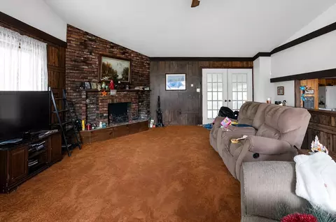 Living - 1622 Chicago St, Dixon, IL 61021 photo 5 of 8