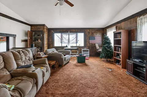 Living - 1622 Chicago St, Dixon, IL 61021 photo 6 of 8