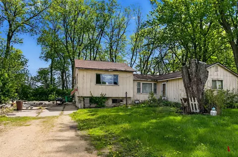Exterior - 1622 Chicago St, Dixon, IL 61021 photo 2 of 4