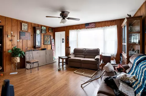 Living - 1622 Chicago St, Dixon, IL 61021 photo 2 of 8