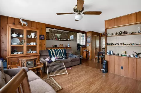 Living - 1622 Chicago St, Dixon, IL 61021 photo 3 of 8