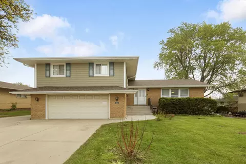 4608 Sycamore Ln, Rolling Meadows, IL 60008