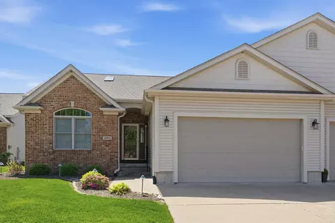 2865 Villa Ct, Bettendorf, IA 52722