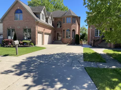 8619 W Sunset Rd, Niles, IL 60714