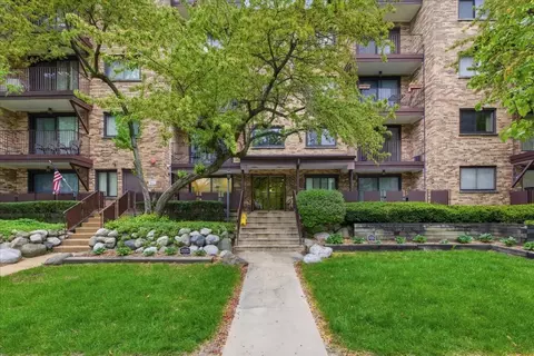 100 S Vail Ave #203, Arlington Heights, IL 60005